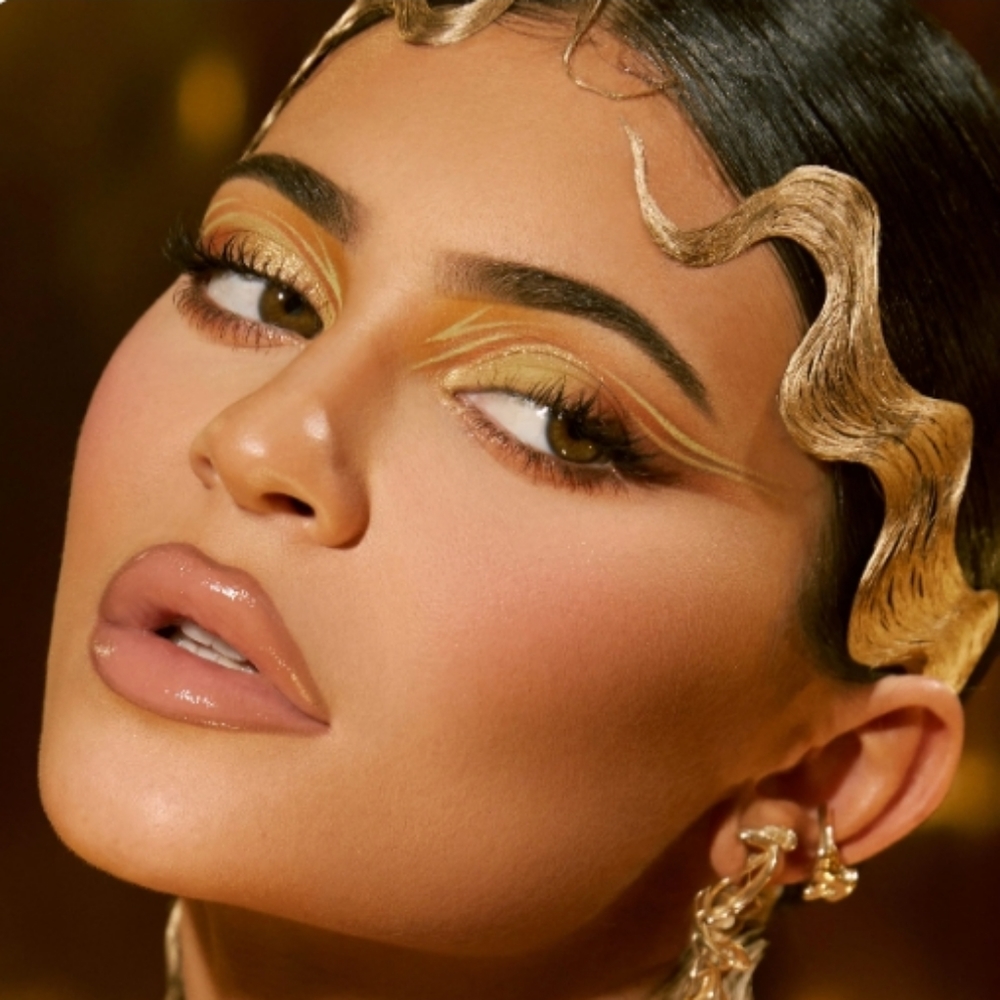 Kylies 24k Bithday Warm Pink Nude lip lacquer